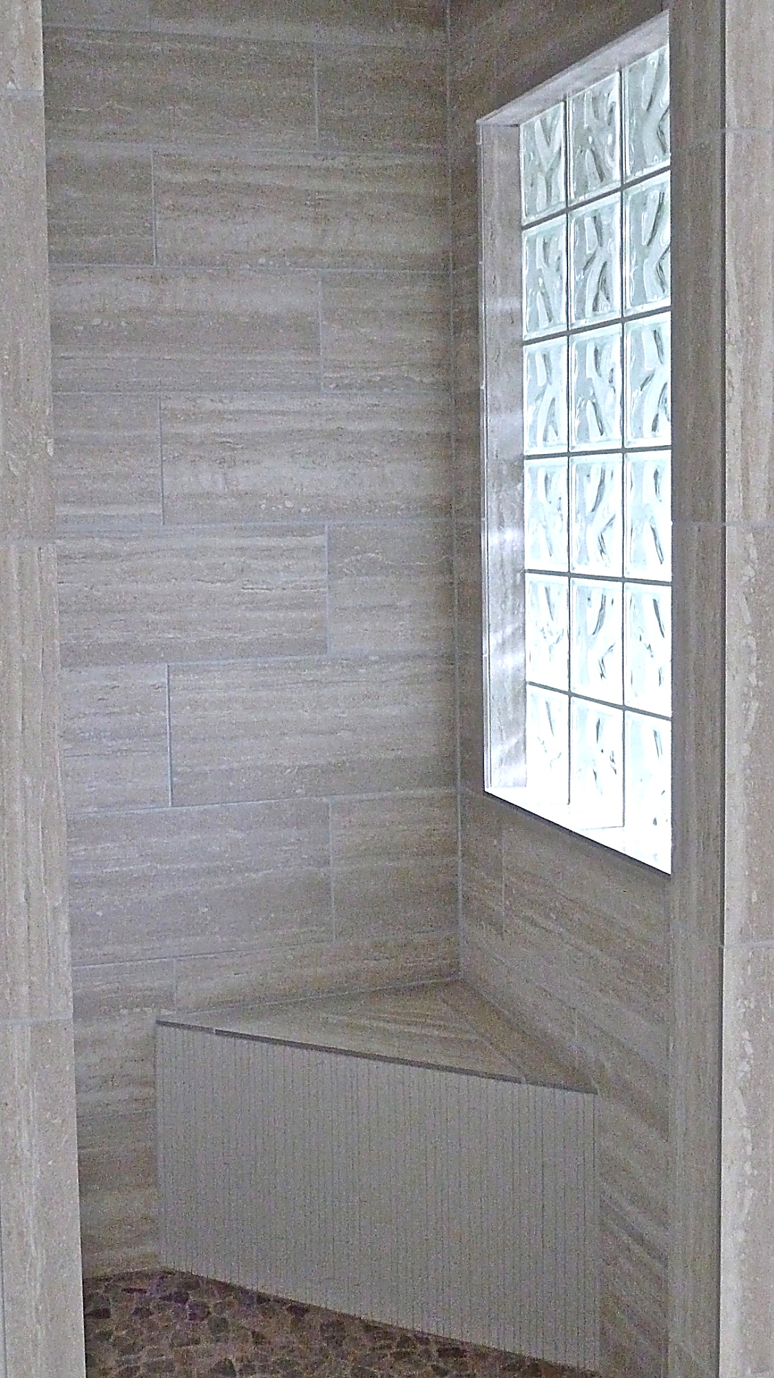 Travertine Tile – Corner Bench & Glass Block Window