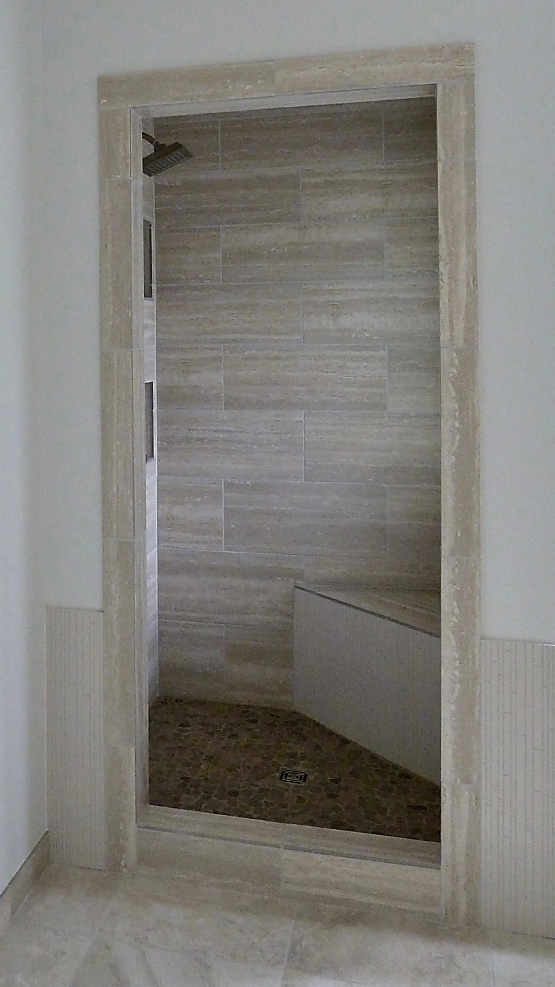 Travertine Tile – Tiled Surround & Pebble Floor