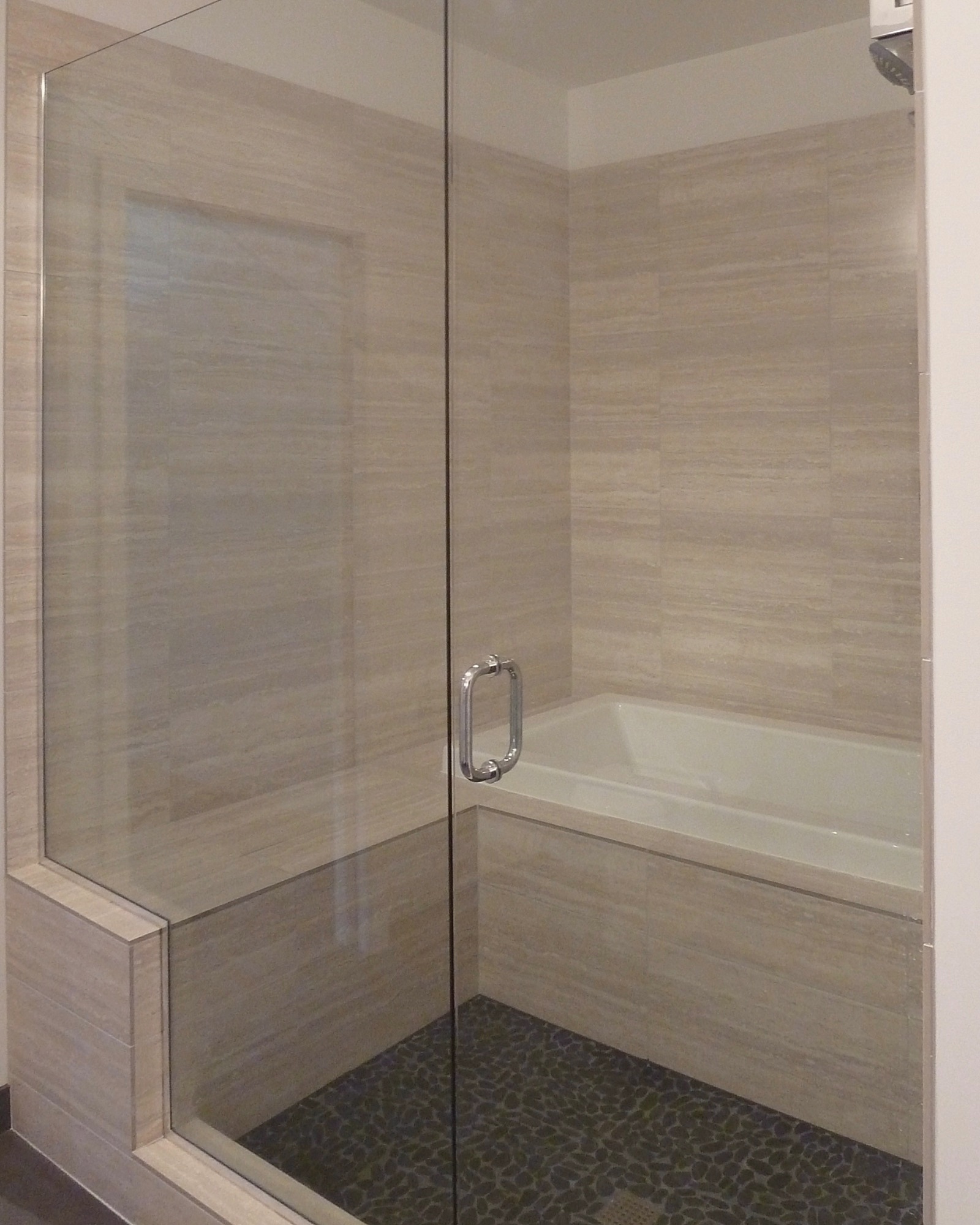 Travertine Tile – Soaker Tub & Pebble Floor