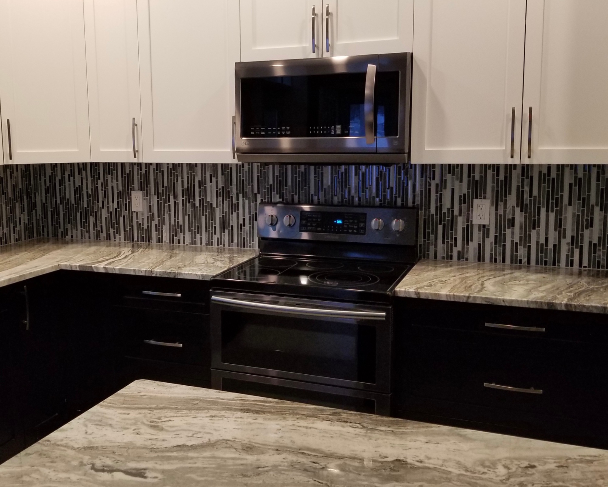 Linear Mosaic Backsplash – Dark Cabinets